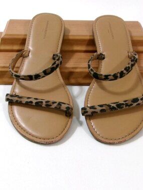 Banana REPUBLIC Womens Sandals Shoes Size 8 M Slip on Flats Leopard Print